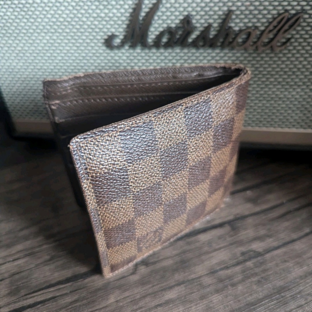 Vintage Louis Vuitton Bifold Wallet – Damier Ebene (2005)